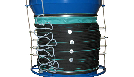 Two lifting cables outside the material flow raise and lower the loading bellows without cable wear due to material friction and obstruction to material flow